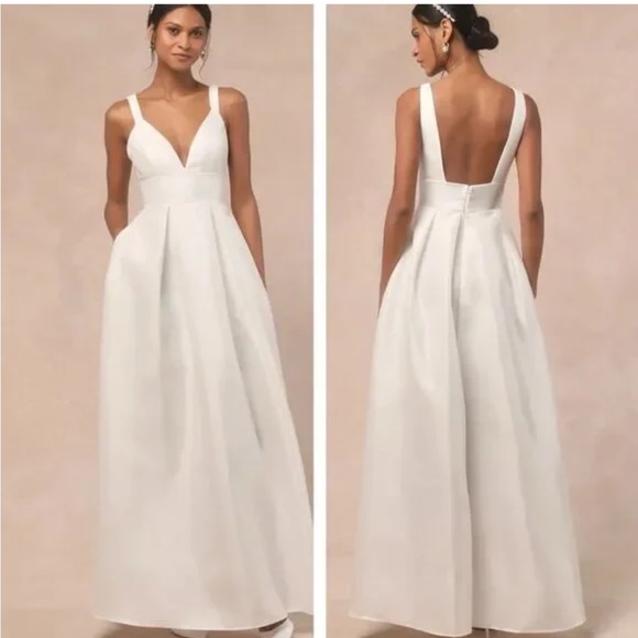 MANIJU Dresses & Skirts - Lulus Manju Elegant sleeveless ivory Wedding Gown Size Medium
